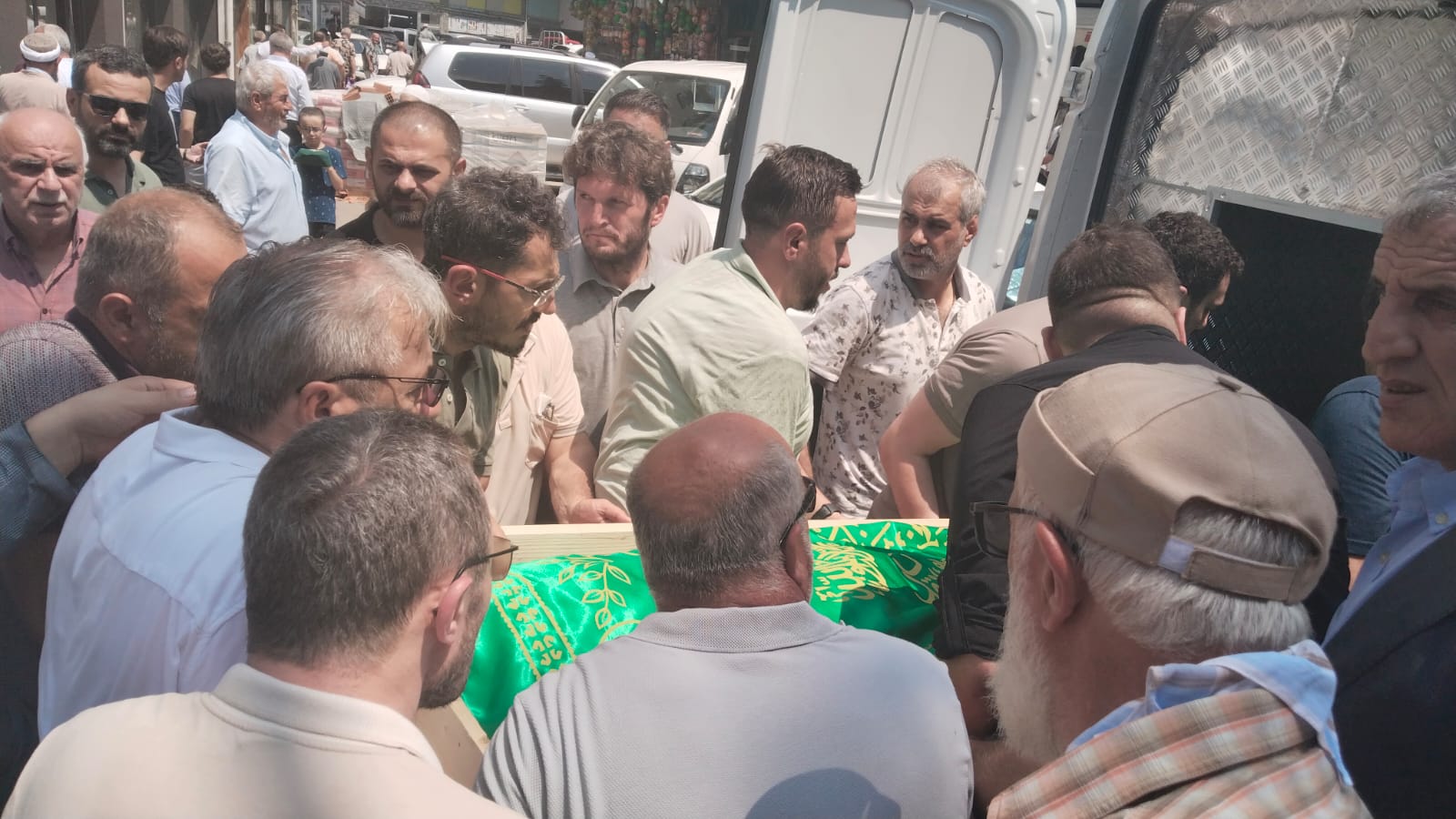İlyas Hocanın Abisini Binlerce Seveni Uğurladı 2