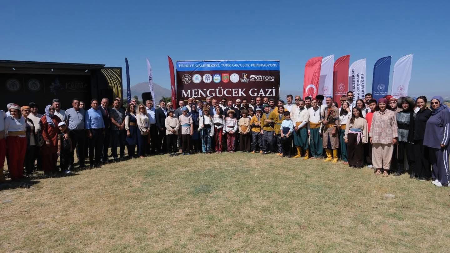 Erzincan Okçuluk Müsabakasına Katılan Sporcular