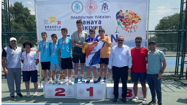 Erzincan Teniste Başarı Elde Ett