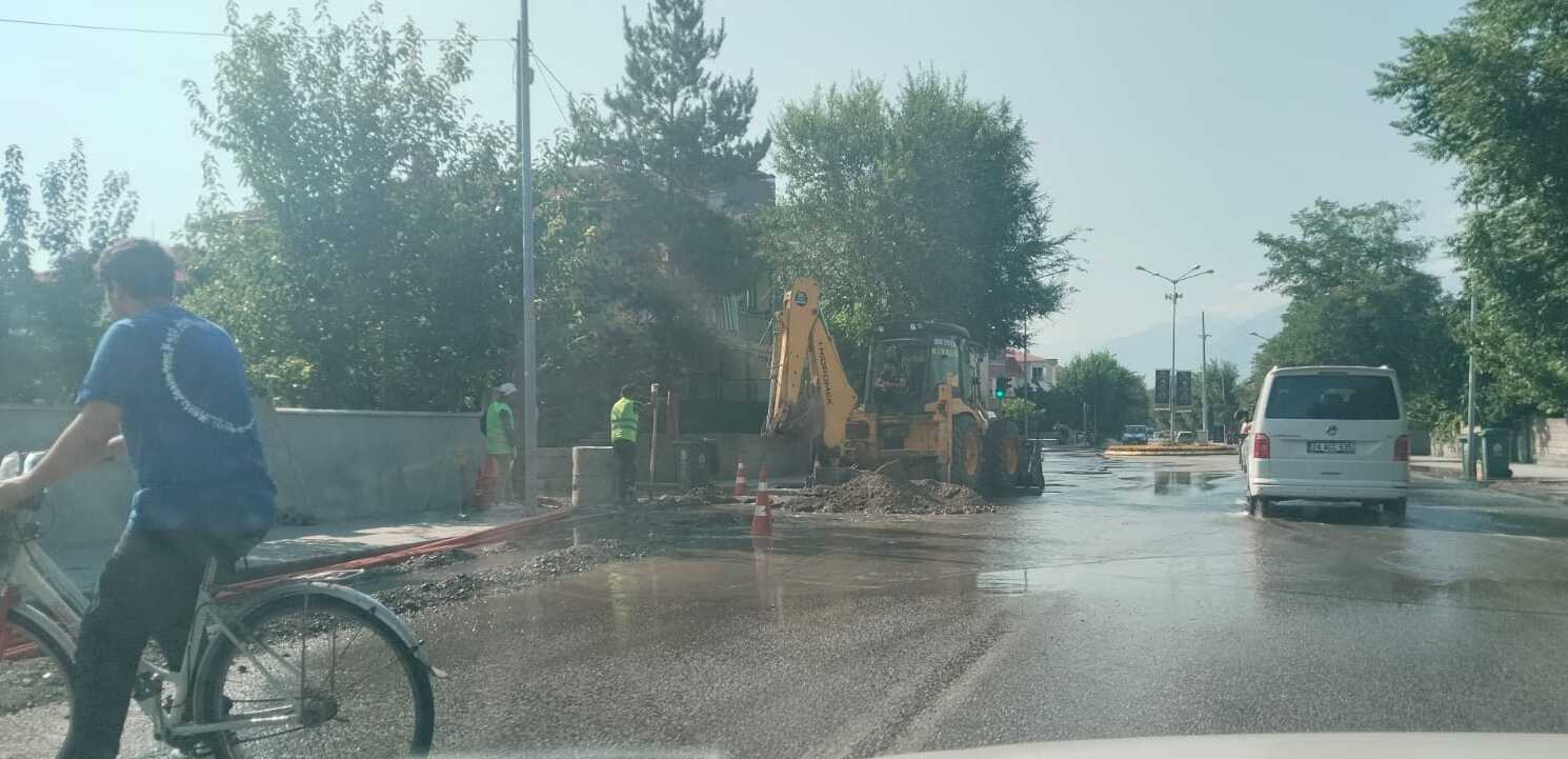 Erzincan’da Dikkatsiz Kazılar Su Şebekesine Zarar Veriyor 11