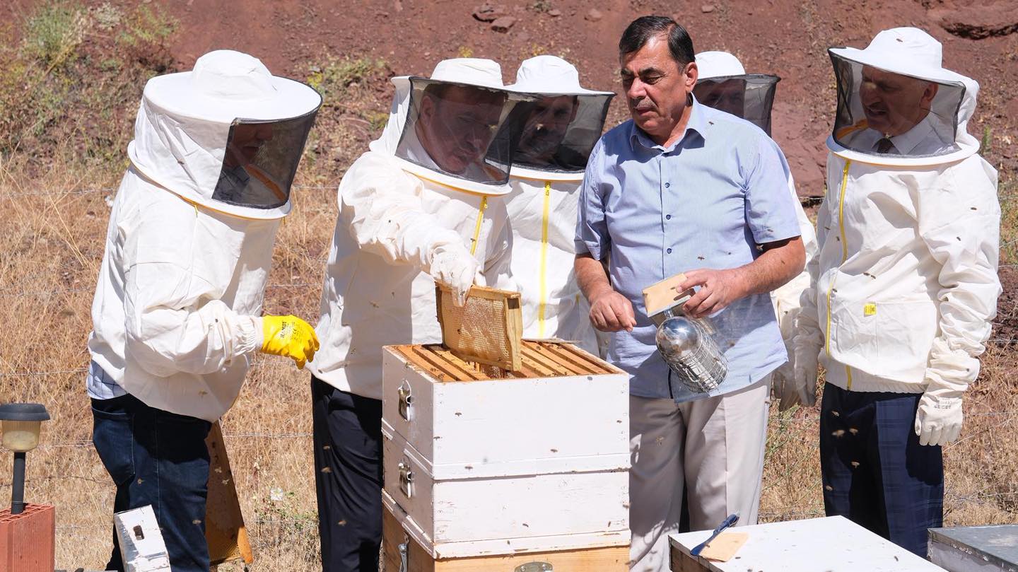 Erzincan’ın Ilk Hasadında Korkusuzca Protokole Yardım Etti (3)