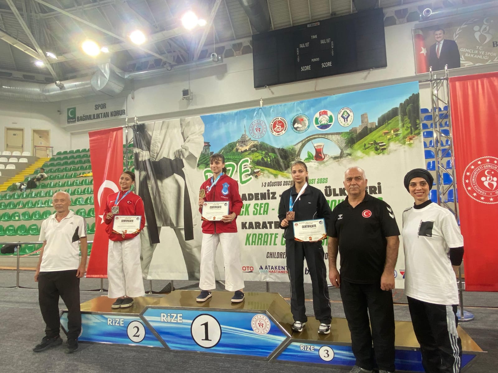 Erzincanlı Sporcular Şampiyonadan Üç Madalya Kazandı Karate