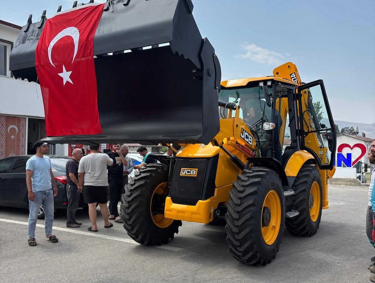 Kargın’a Iş Makinesi Hibe Edildi