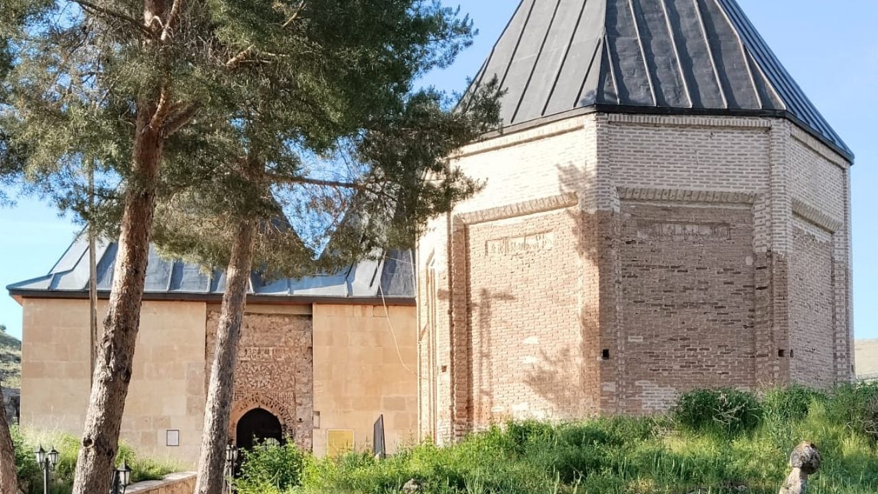 Sultan Melik Ahmet Gazi Türbesi Kemah
