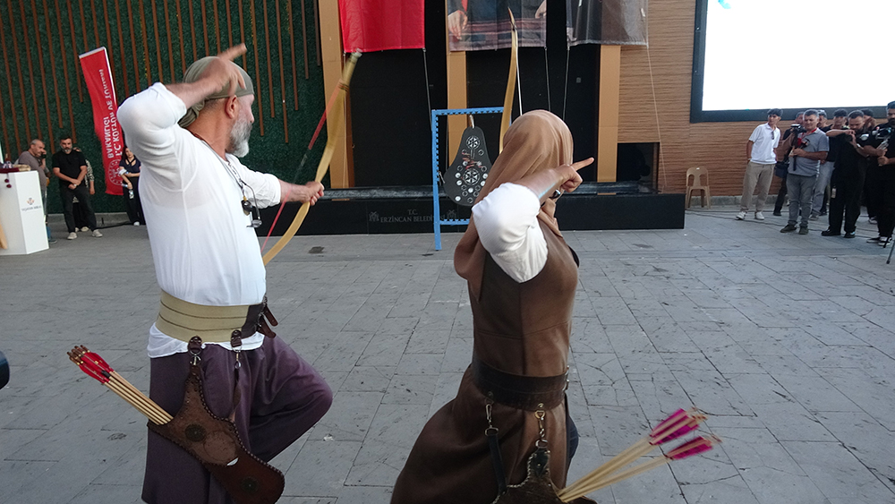 Y A Ş A Y A N M İ R A S Festivali Erzincan
