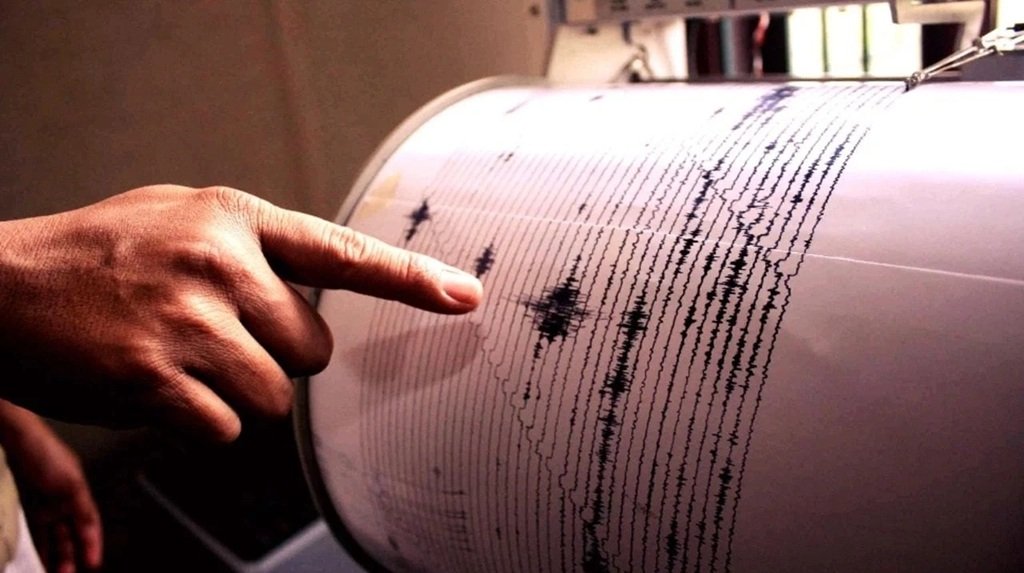 Son dakika...Erzincan'da deprem panik yarattı