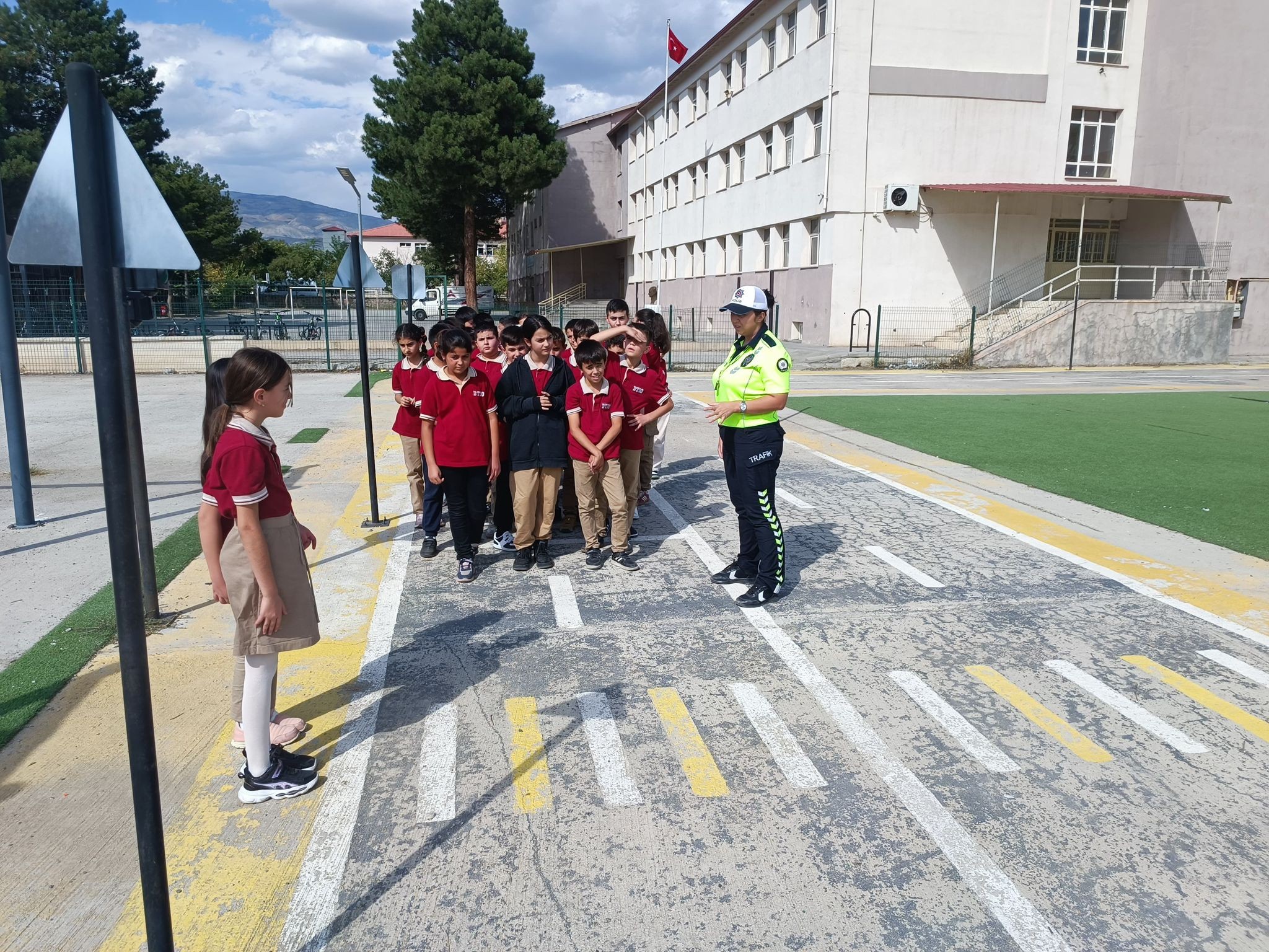 Erzincan'da Öğrencilere Uygulamalı Trafik Eğitimi (1)