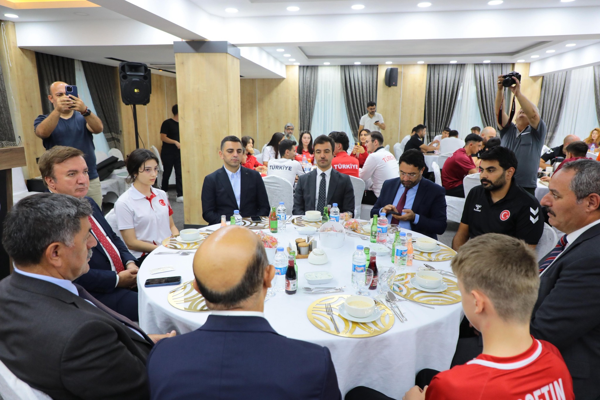 Valilikten Sporculara Yemek (9)