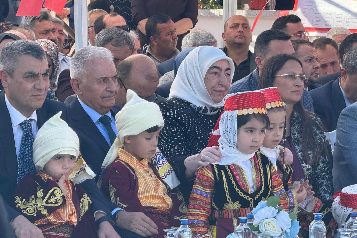 Binali Yıldırım, Geleceğe Umutla Bakan Çocukları Sevindiriyor 1