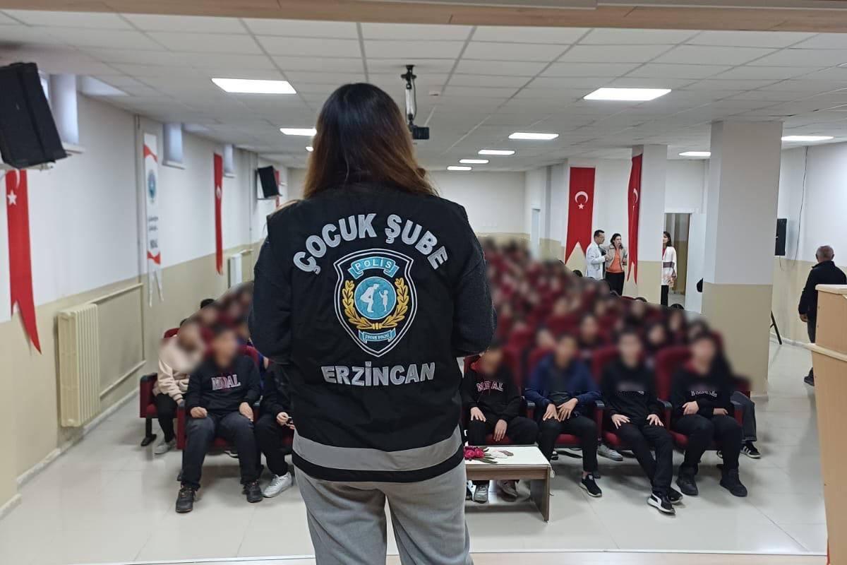 Çocuk Polisi Öğrencileri Bilgilendirdi (2)