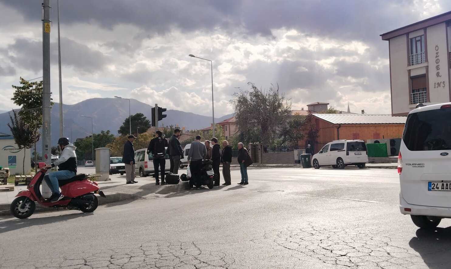 Erzincan’da Kontrolsüz Kavşakta Motosiklet Kazası 2
