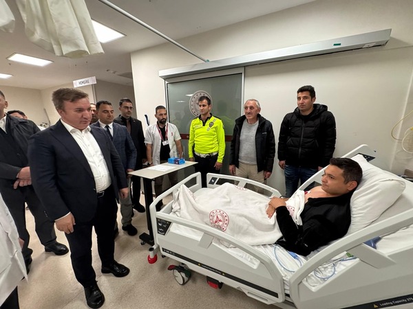 Erzincan’da Trafik Kazası Yapan Polislere Ziyaret Vali Hamza 2