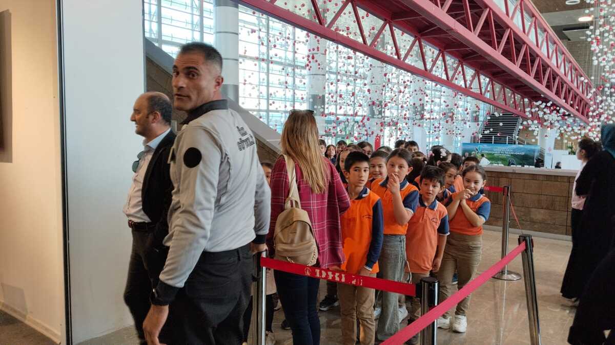Erzincan’da Yüzlerce Insan Oraya