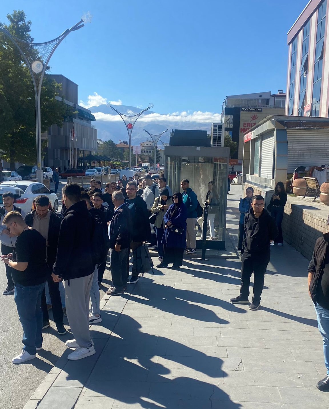 Hukuk Fakültesinde Öğrenciler Dertli (10)