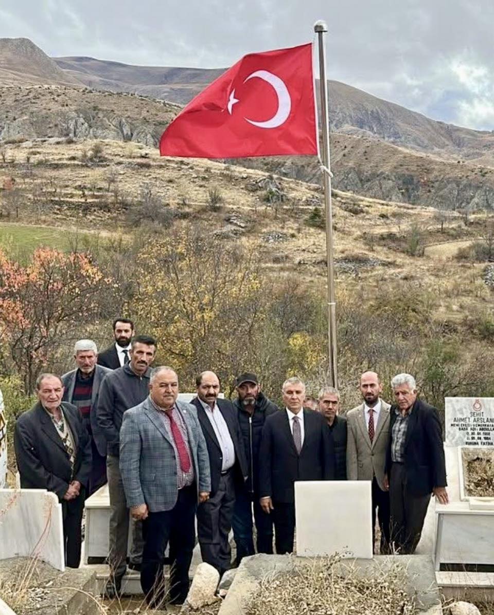 Kemah Şehitlerini Anıyor (2)