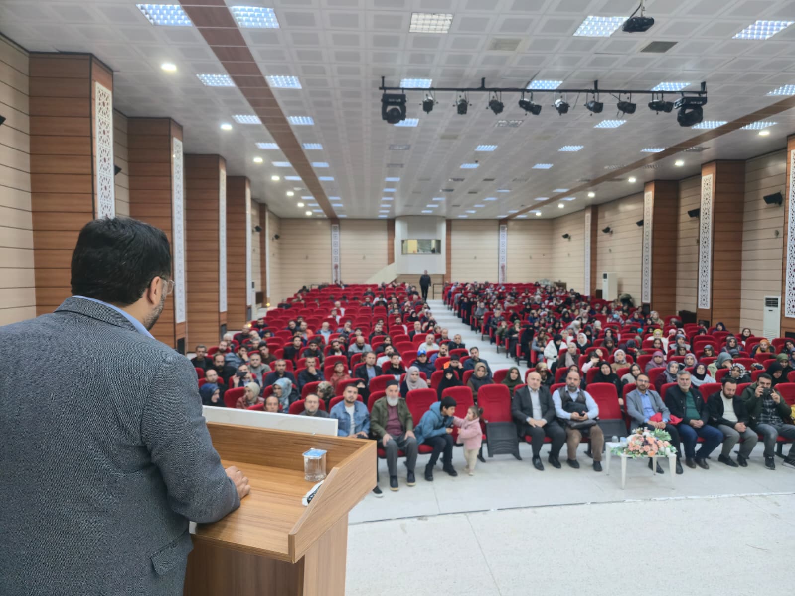 Ünlü 𝗜̇𝗹𝗮𝗵𝗶𝘆𝗮𝘁𝗰̧ı 𝗬𝗮𝘇𝗮𝗿 𝗔𝗵𝗺𝗲𝘁 𝗕𝘂𝗹𝘂𝘁 Erzincan’da (2)