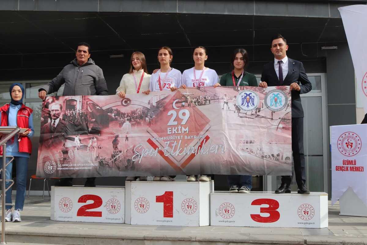 Üzümlü’de 178 Sporcu Cumhuriyet Için Koştu 4