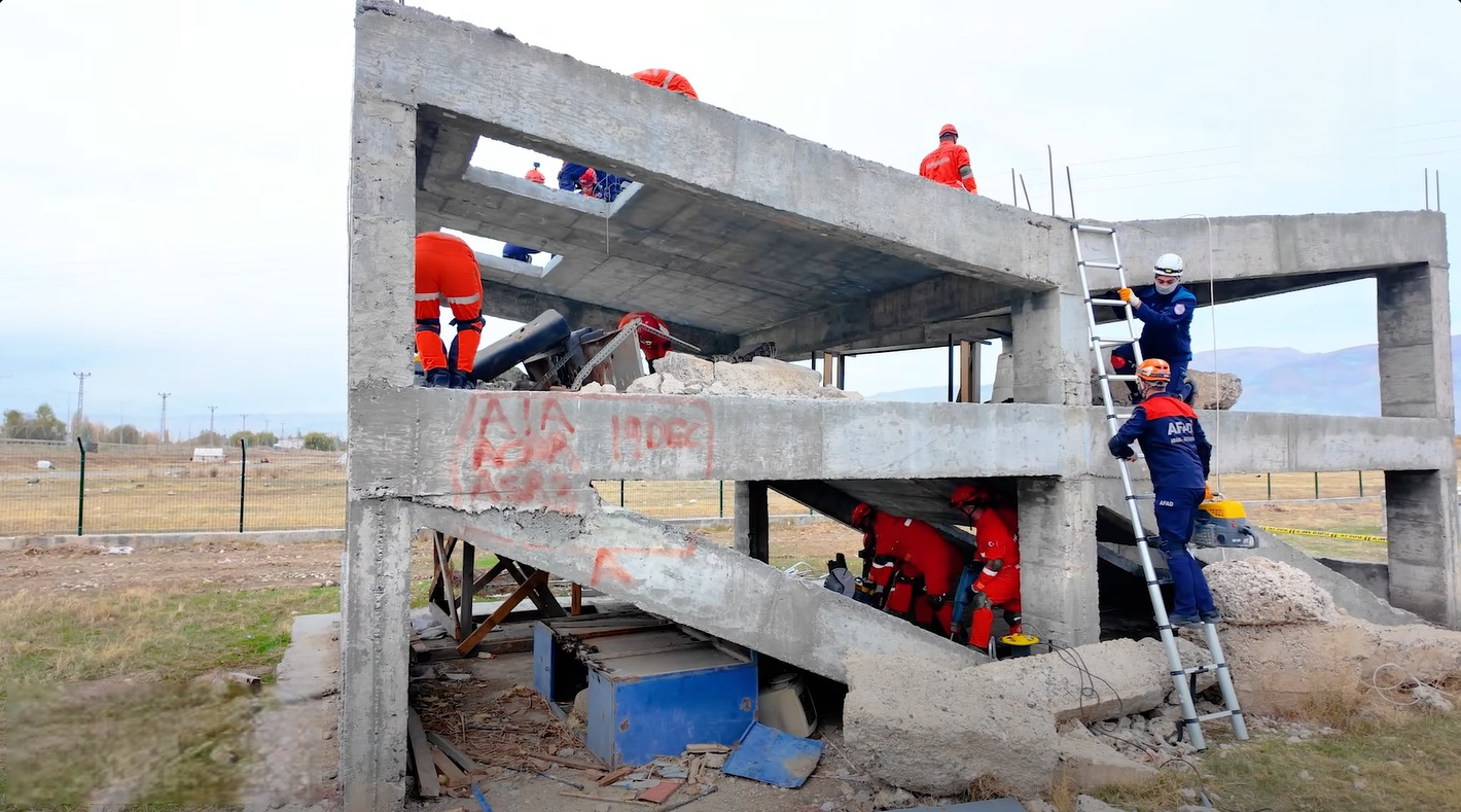 Deprem Tatbikatı (3)