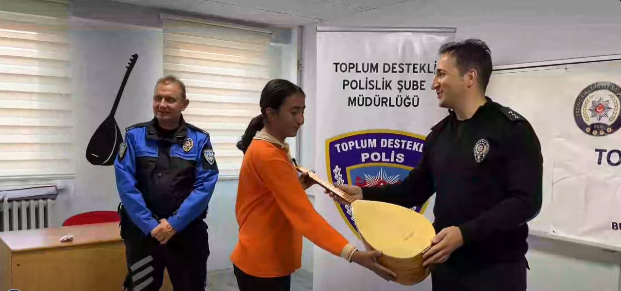 Erzincan Polisinden Anlamlı Hediye1