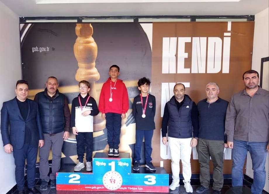 Kızılay Erzincan’da Satranç Turnuvası Düzenledi 2