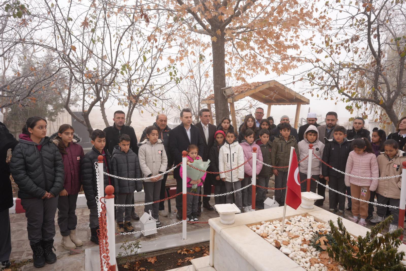 Üzümlü Kaymakamı Altınbaşak