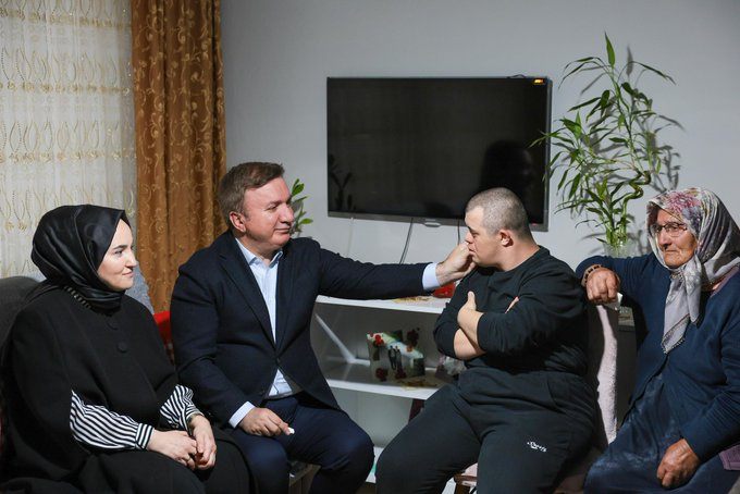 Vali Aydoğdu Ailelere Ziyaret (1)