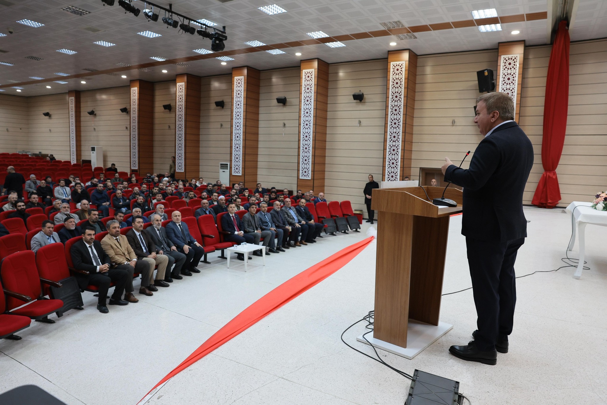 Vali Aydoğdu Imamlarla Biraraya Geldi (1)