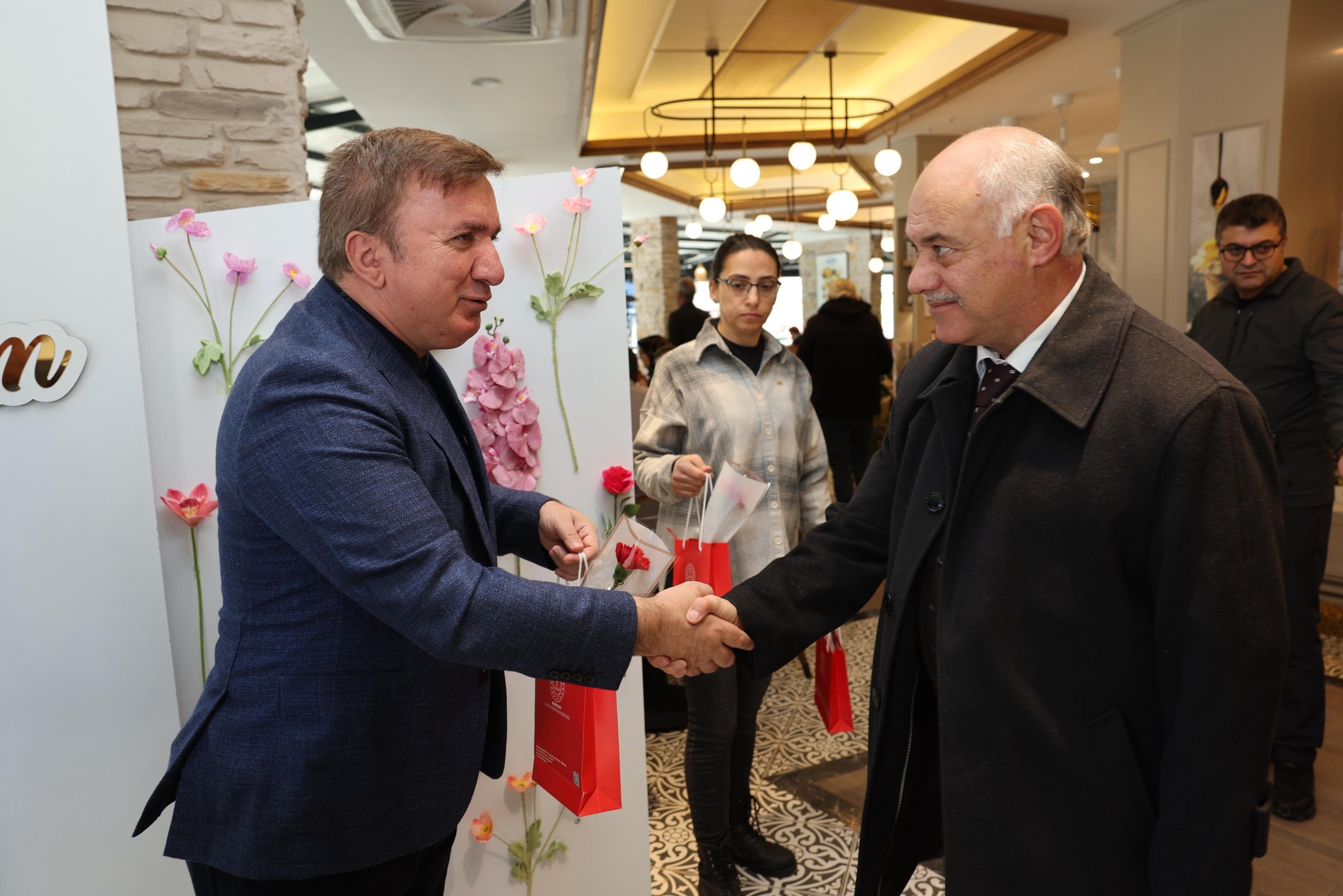 Vali Aydoğdu'dan Öğretmenlere Jest (2)