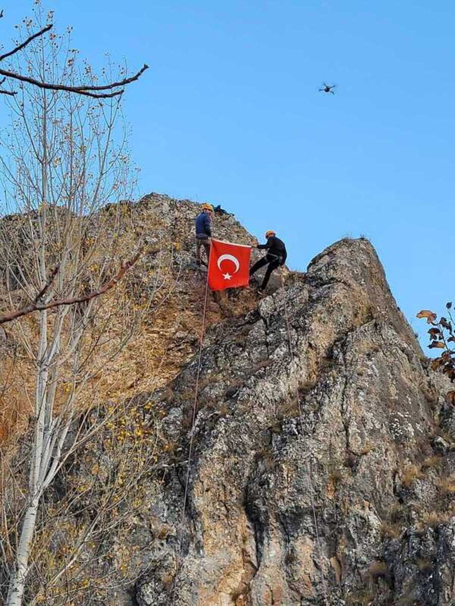 Erzincanda-anlamli-10-kasim-tirmanisi