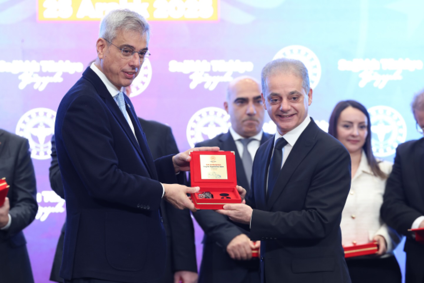 606995907 18308784751248796 2160766776981047497 N