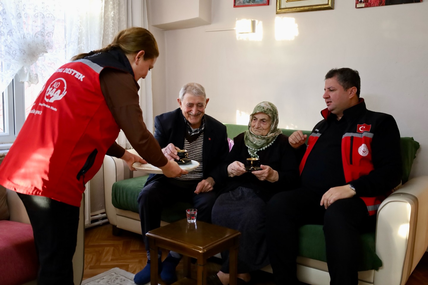 Can Ailesine Kahve Bahane Ziyareti (1)