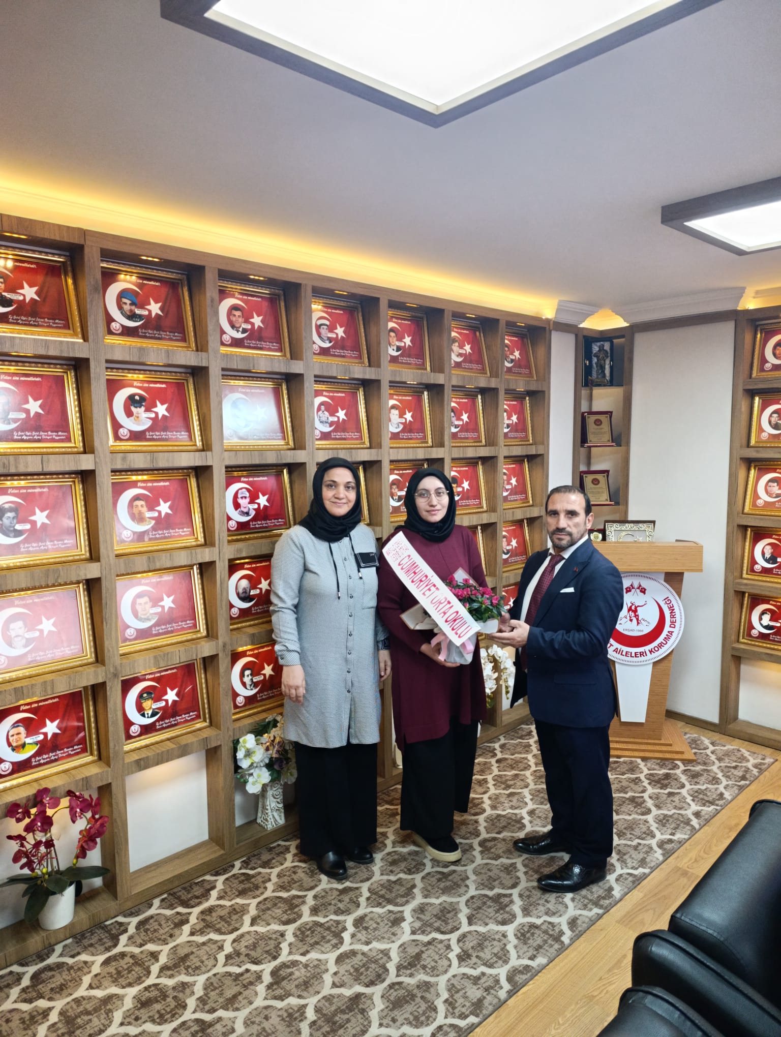 Cumhuriyet Ortaokulu Şehit Aileleri Ziyaret (1)