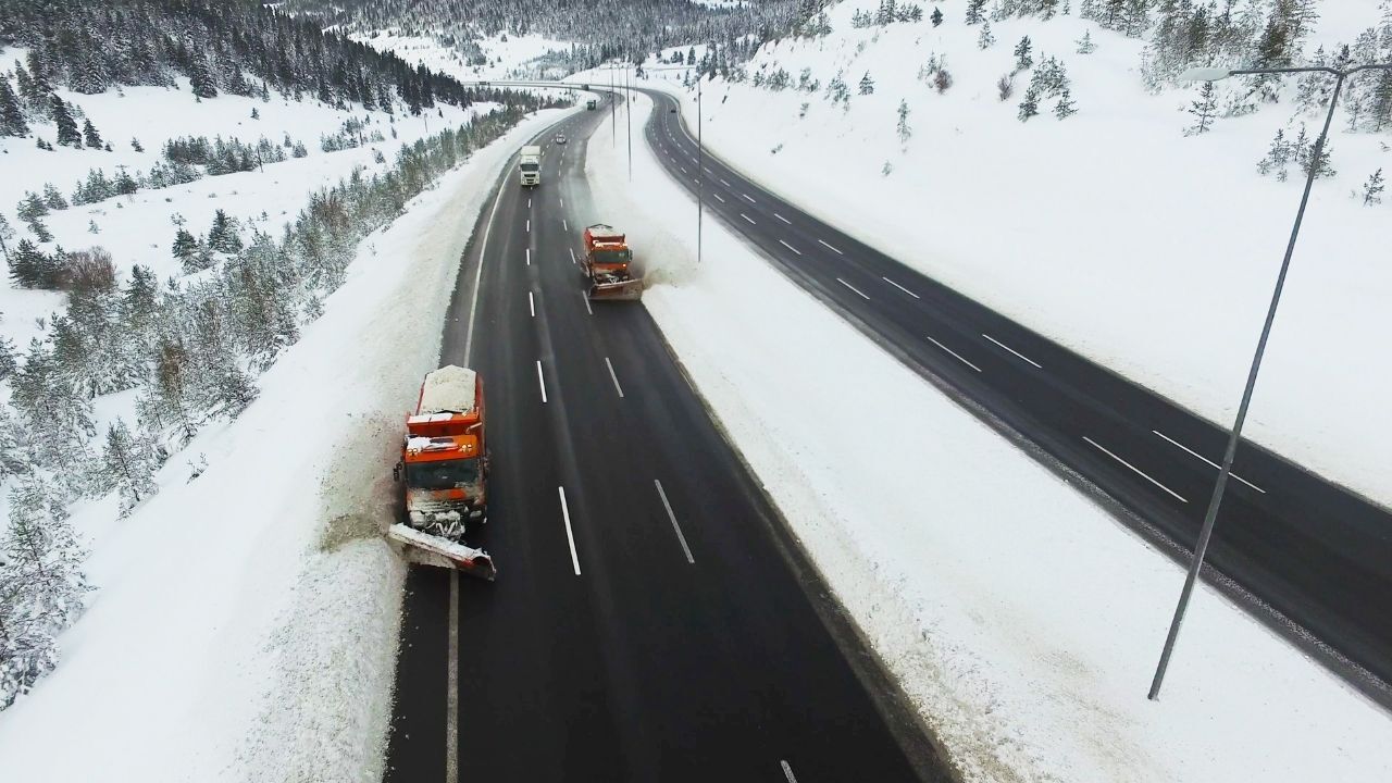 Sivas – Erzincan'da Kırmızı Alarm Veren Geçitlere "Kar Direği" Önlemi!