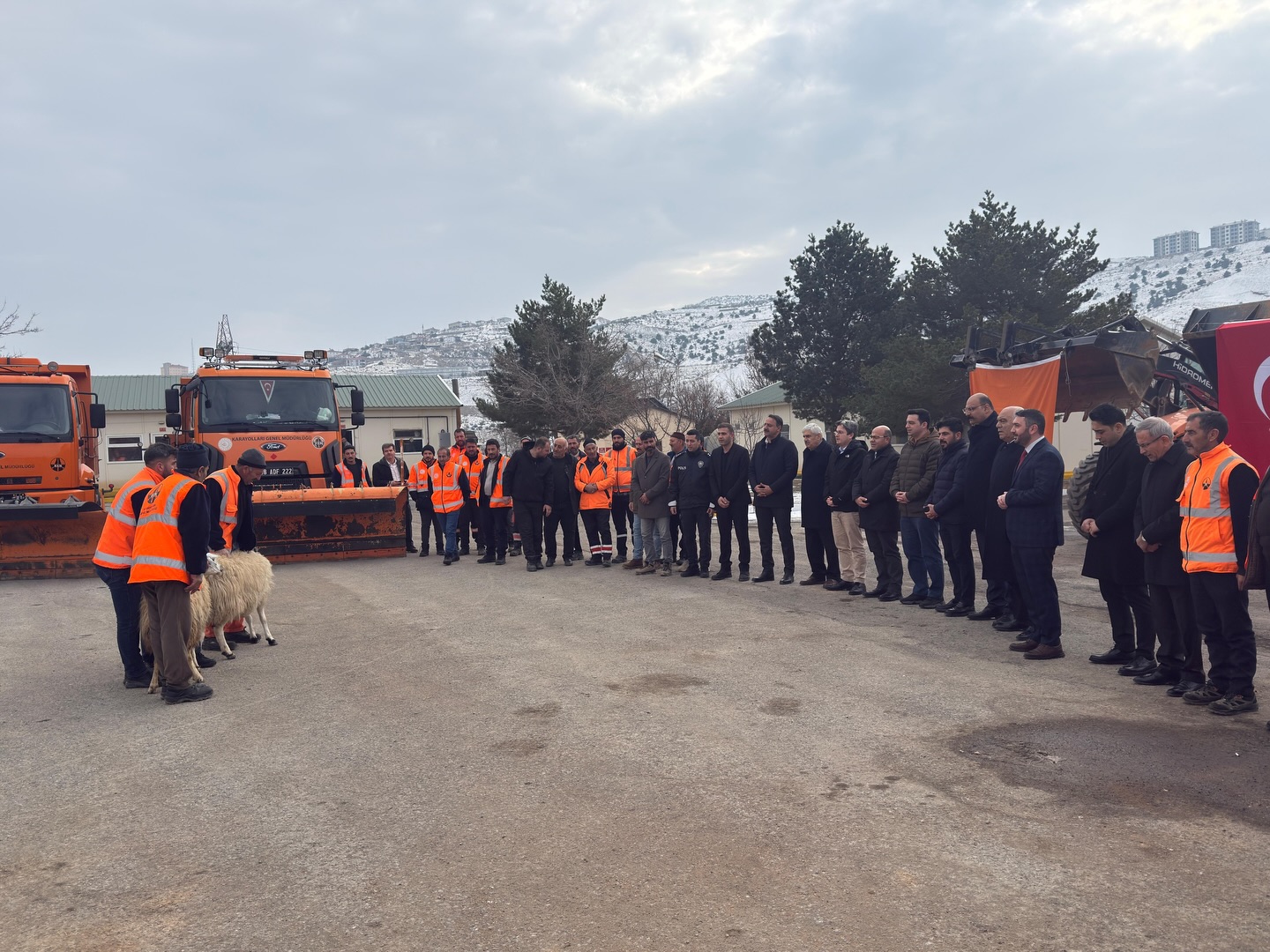 Erzincan'da Iki Ilçe Aynı Amaç Için Kurban Kesti.. (2)