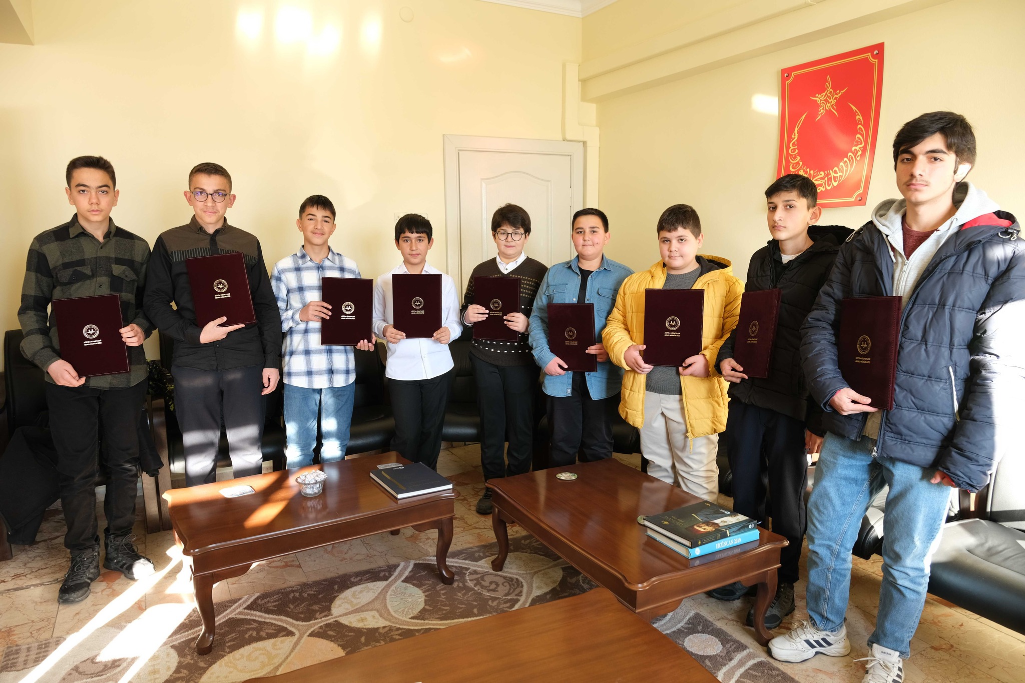 Hafızlık Emeği Taçlandı 9 Öğrenci Belgesini Aldı