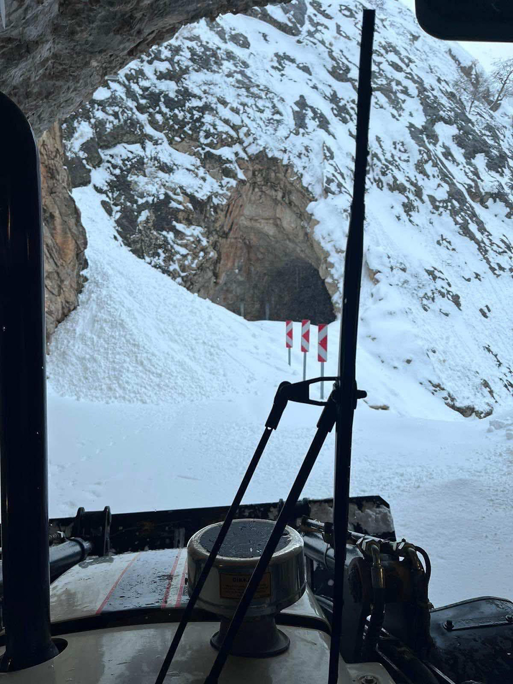 Kemaliye'de Çığ Düştü 1