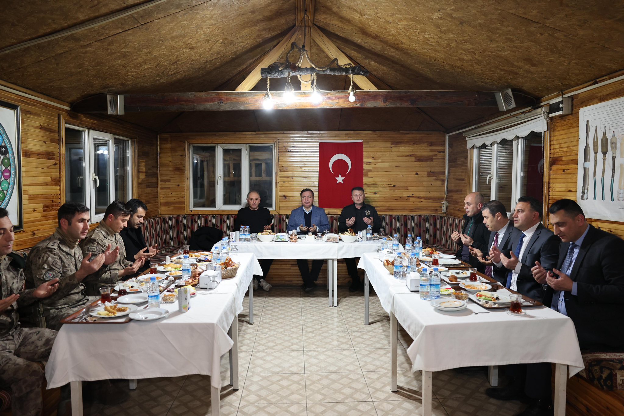 Erzincan Protokolünden Özel Harekât Polislerine Anlamlı Sahur Ziyareti-1