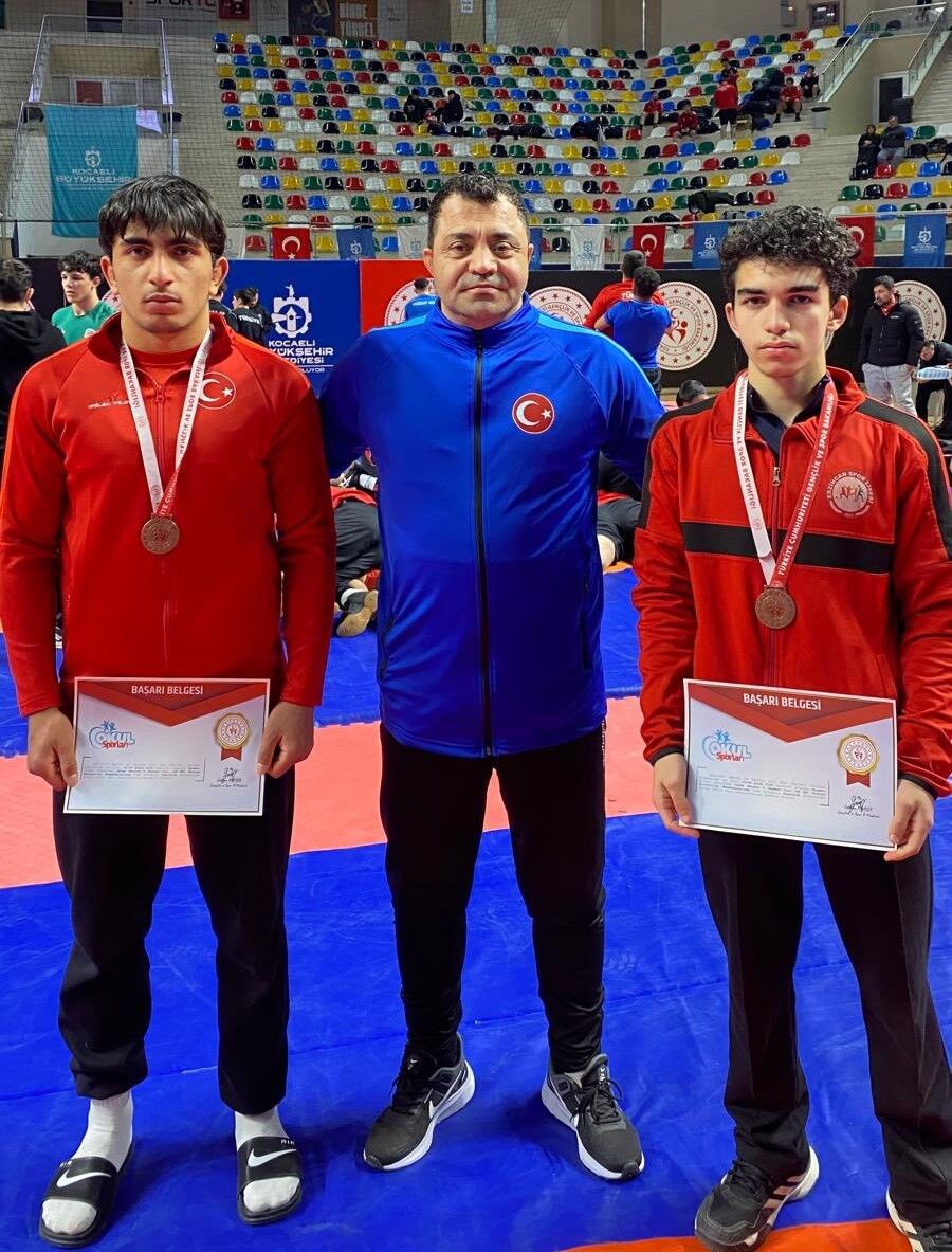 Erzincalı Güreşçiler Madalya Ile Döndü (1)