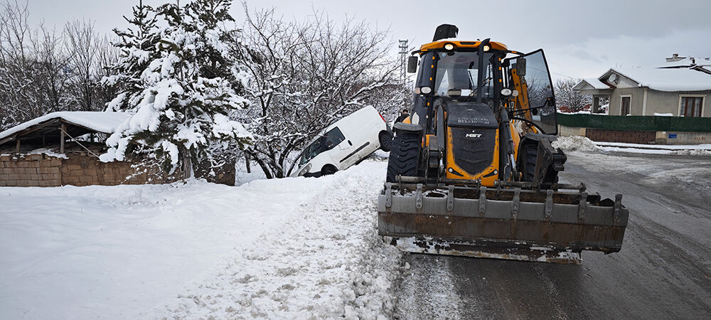 Erzincan’da Buzlu Yol Kazaya Neden Oldu.2