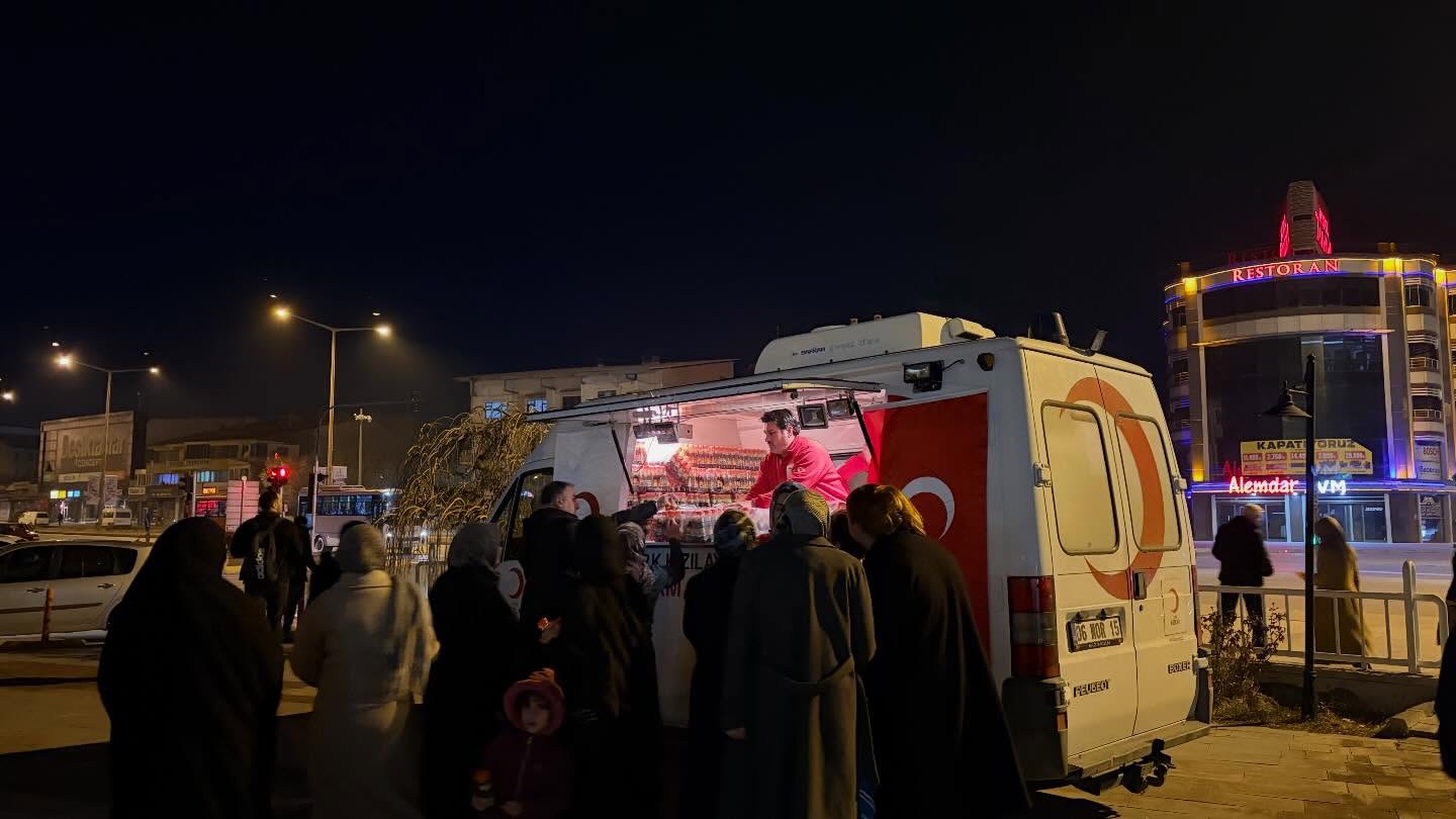 Erzincan'ın Gönüllü Gençleri Yürekleri Isıttı (1)