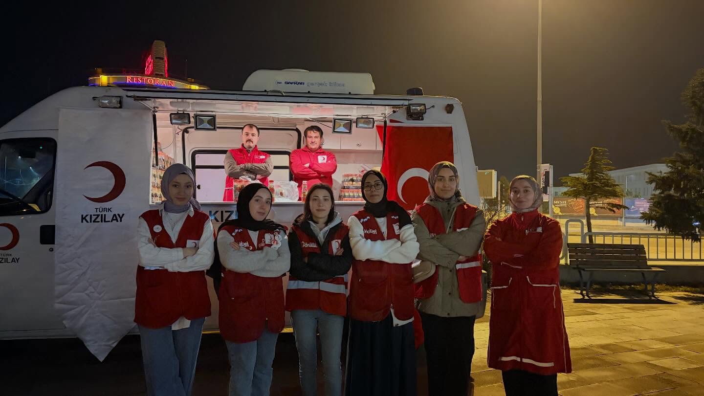 Erzincan'ın Gönüllü Gençleri Yürekleri Isıttı (4)