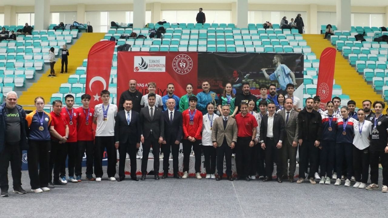 Erzincanlı Sporcular Destan Yazdı 55 İl Arasında Takım Olarak Birinci Oldu Badminton