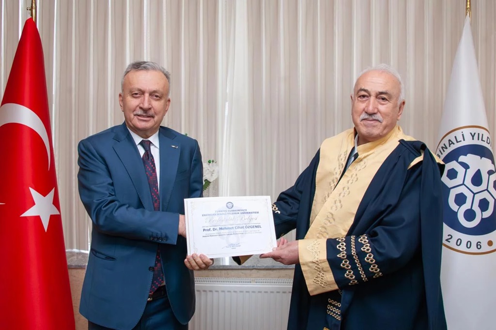 Genel Sekretere Profesörlük Verildi