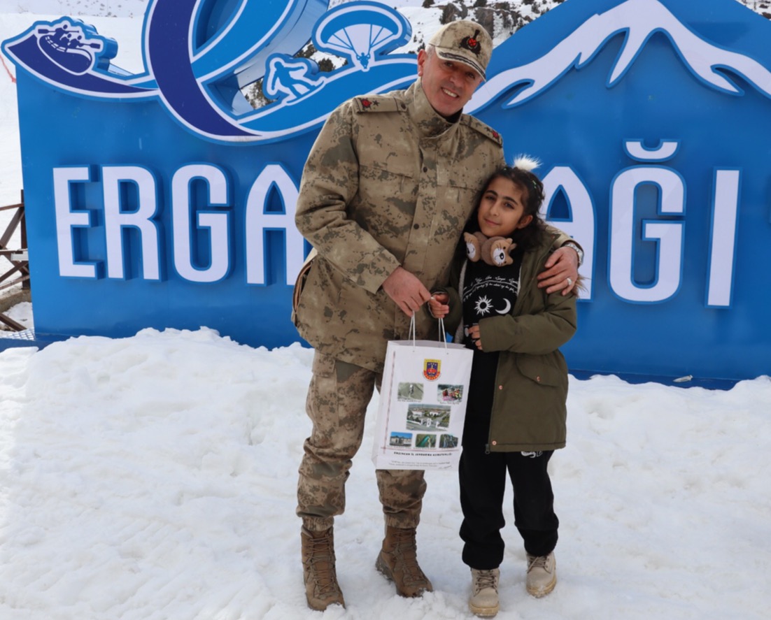 Jandarma Şeit Çocuklarını Yalnız Bırakmadı (13)