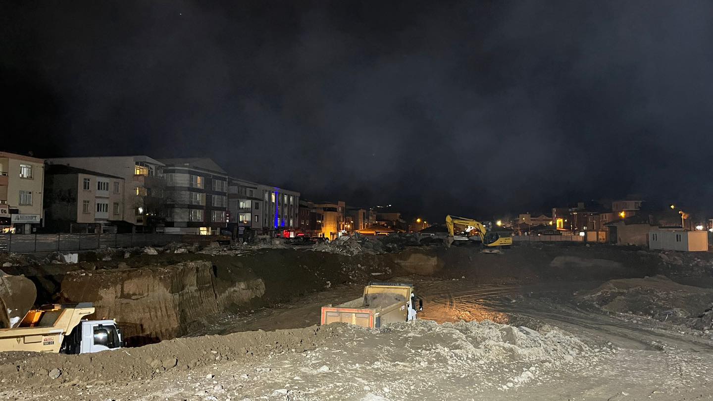 Merkez Çarşısında Gece Mesaisi (6)