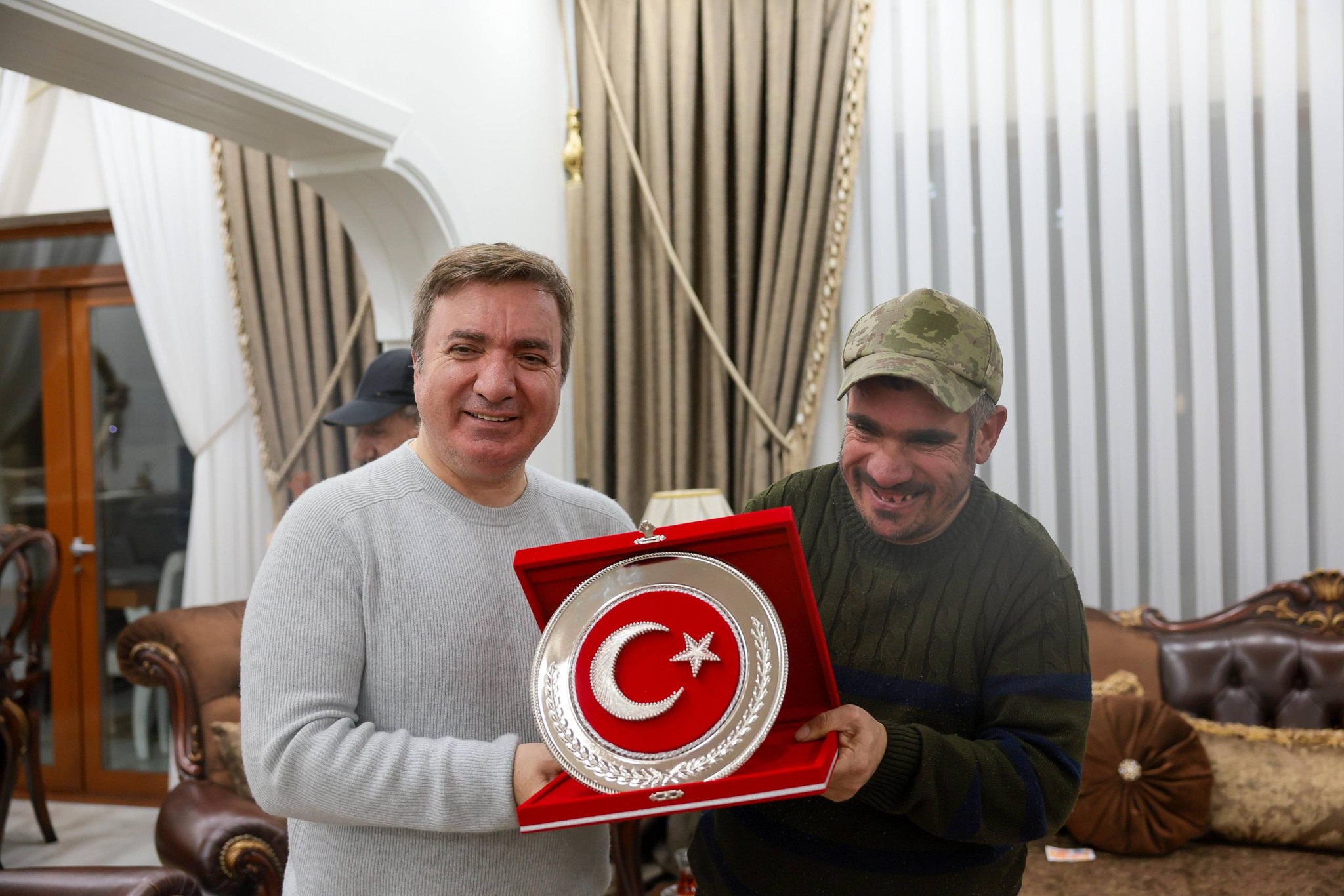 Vali Ve Sağlam Aile 2