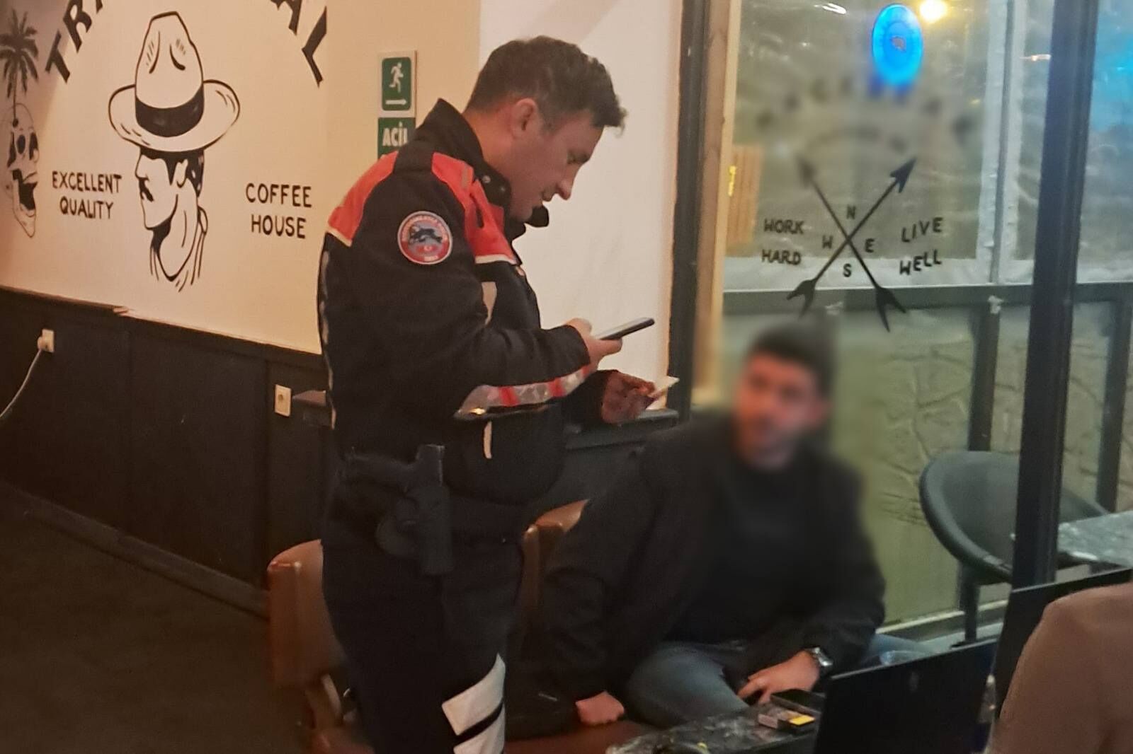 Ahlak Masası Polis (1)