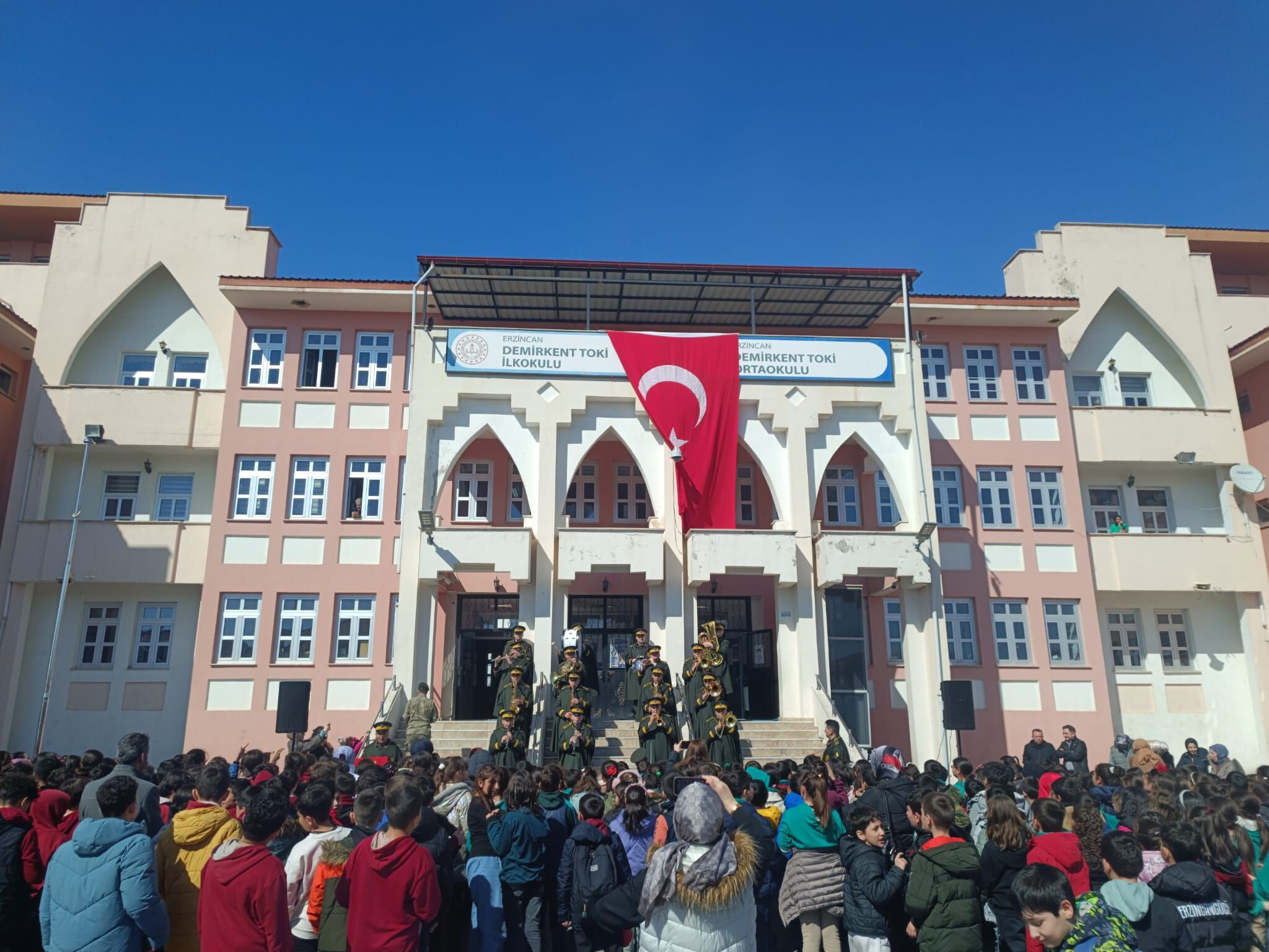 Askeri Bando Erzincan'da Öğrencilere Konser Verdi (1)
