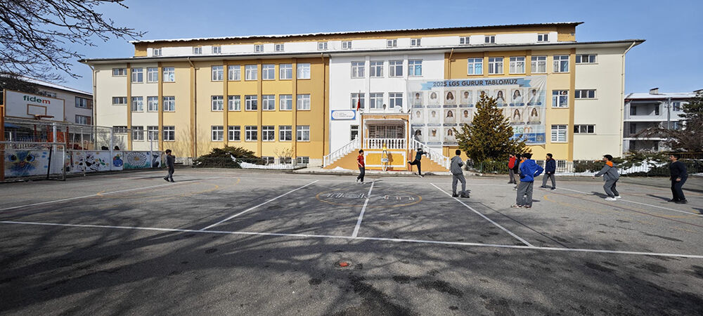 Çeyrek Asırdır Erzincan’da Eğitim Veriyor 1