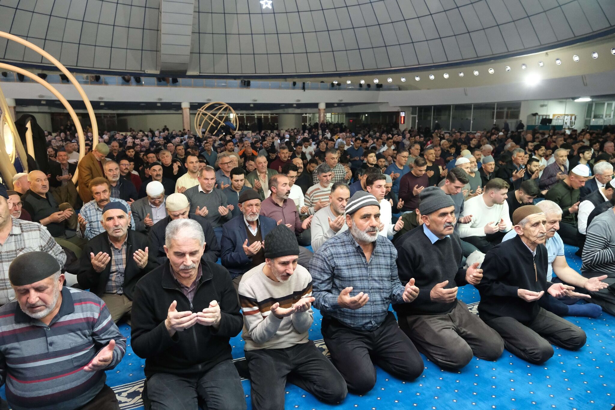 Erzincan'da Kadir Gecesi Coşkusu Camiler Doldu Taştı (2)